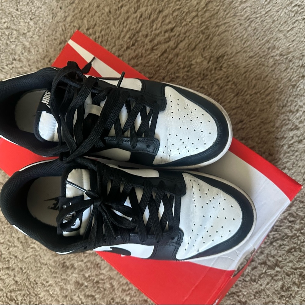 Nike Men's Black and White Athletic Sneakers